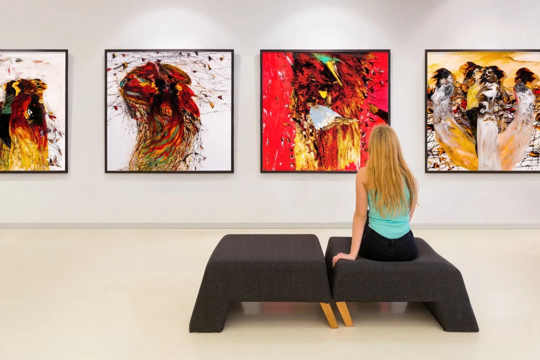花瓣素材_青年女人,画廊,平衡折角灯,美术绘画,艺术品,画布,绘画艺术品,艺术_11200331.jpg